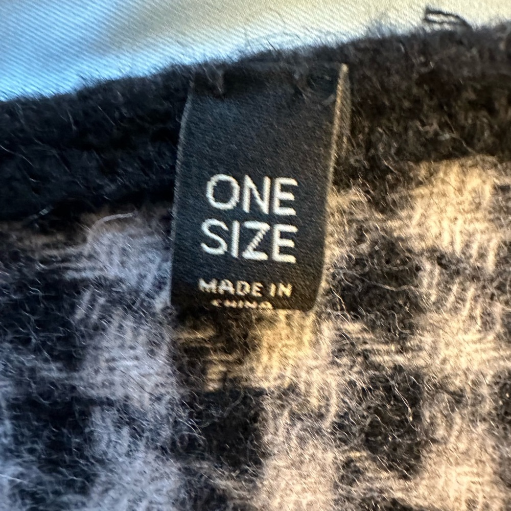 Smart-looking Talbots Wool Ruana, OS - Picture 4 of 7